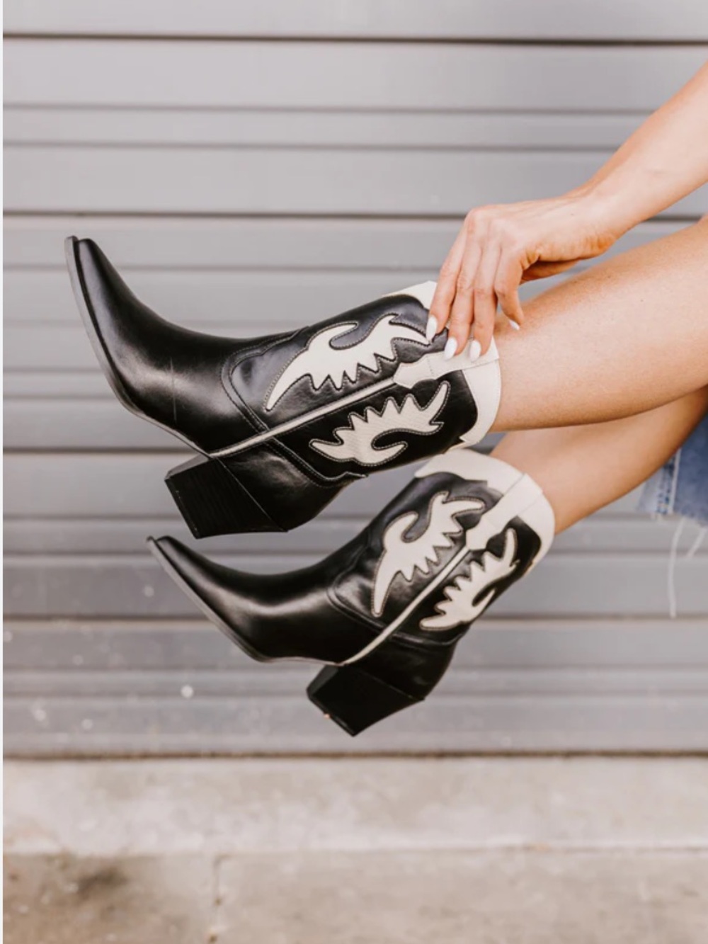 Black and White Western Cowboy Boots for Women NWOT Size 9
